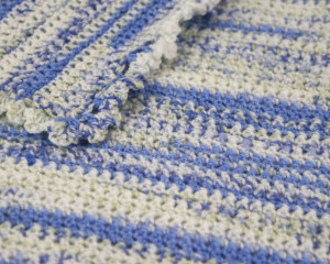 Crochet-Blanket-Blue-variegated-detail