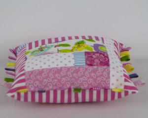 A-Little-Bird-Told-Me-cushion-Small-zip-end-BC00017