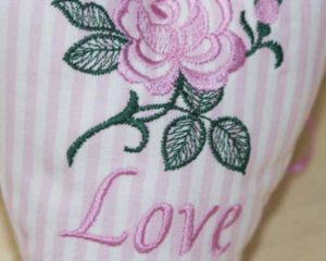 Love Heart single rose in pink close-up2